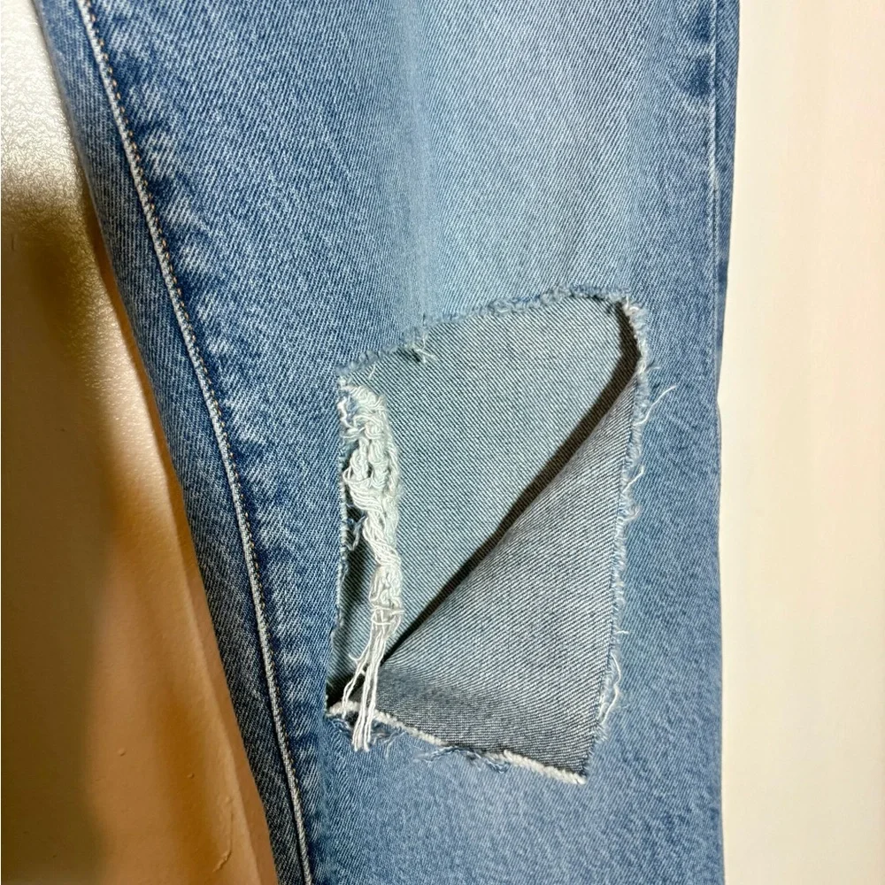 GOOD AMERICAN Weekender Distressed Straight Leg Jeans - Picture 7 of 10